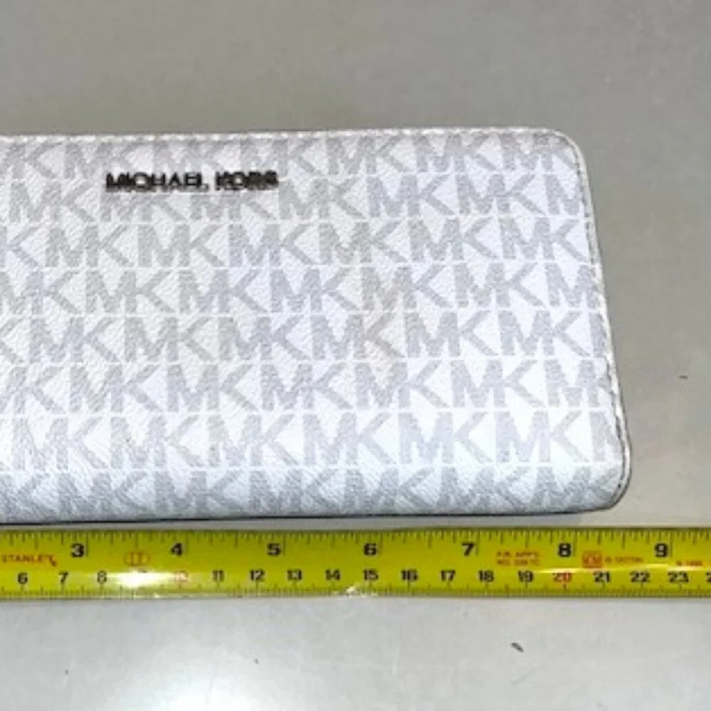 MICHAEL KORS | MK Signature Jet Set Zip Around Carryall Wallet-EUC